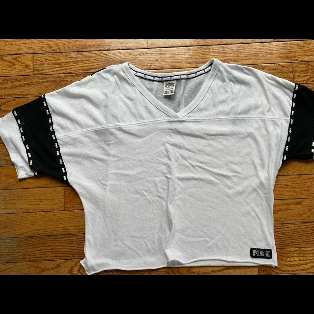 White and black cropped Pink tee shirt
